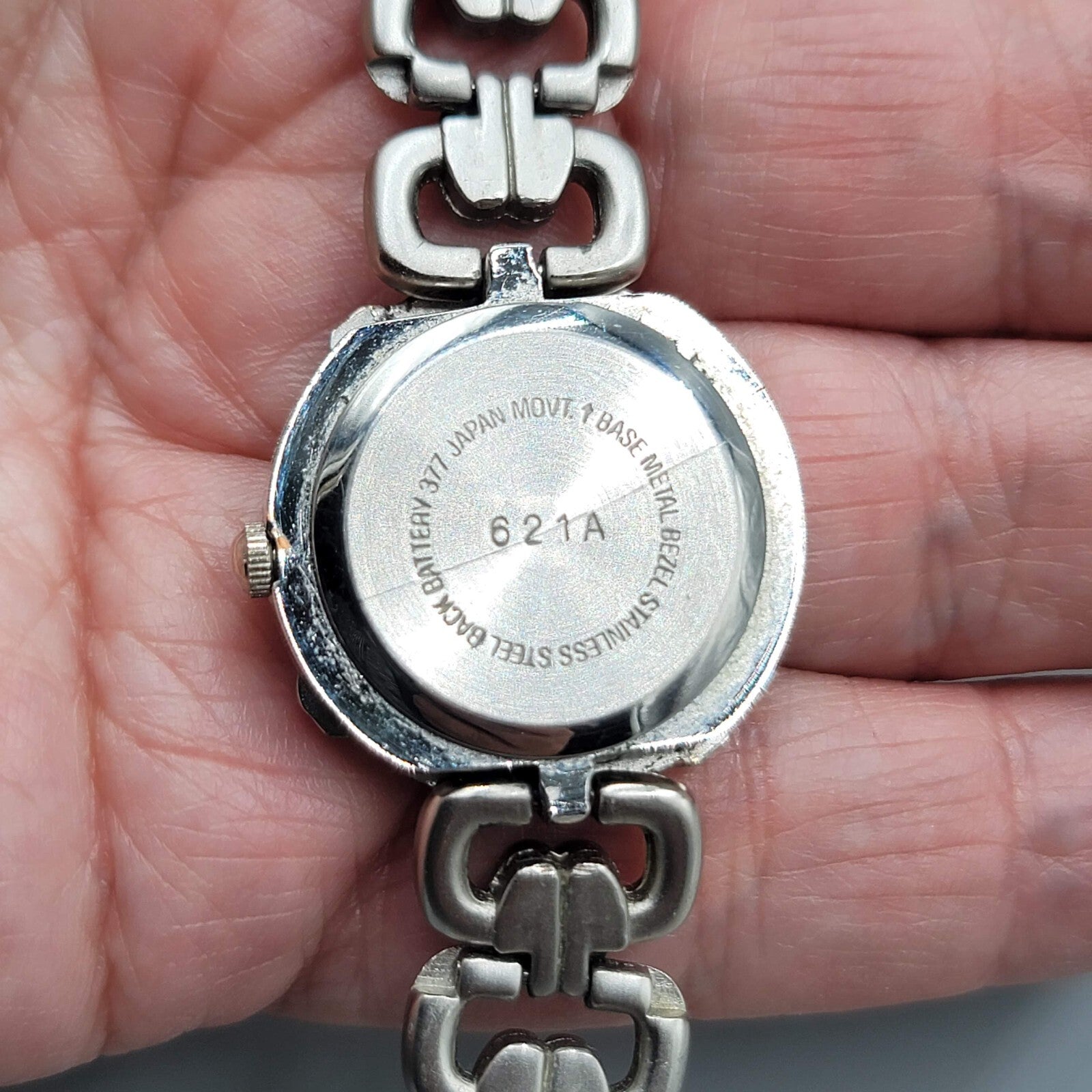 Kathy Ireland Quartz Watch Silver tone Stainless Band Women NEEDS BATTERY!