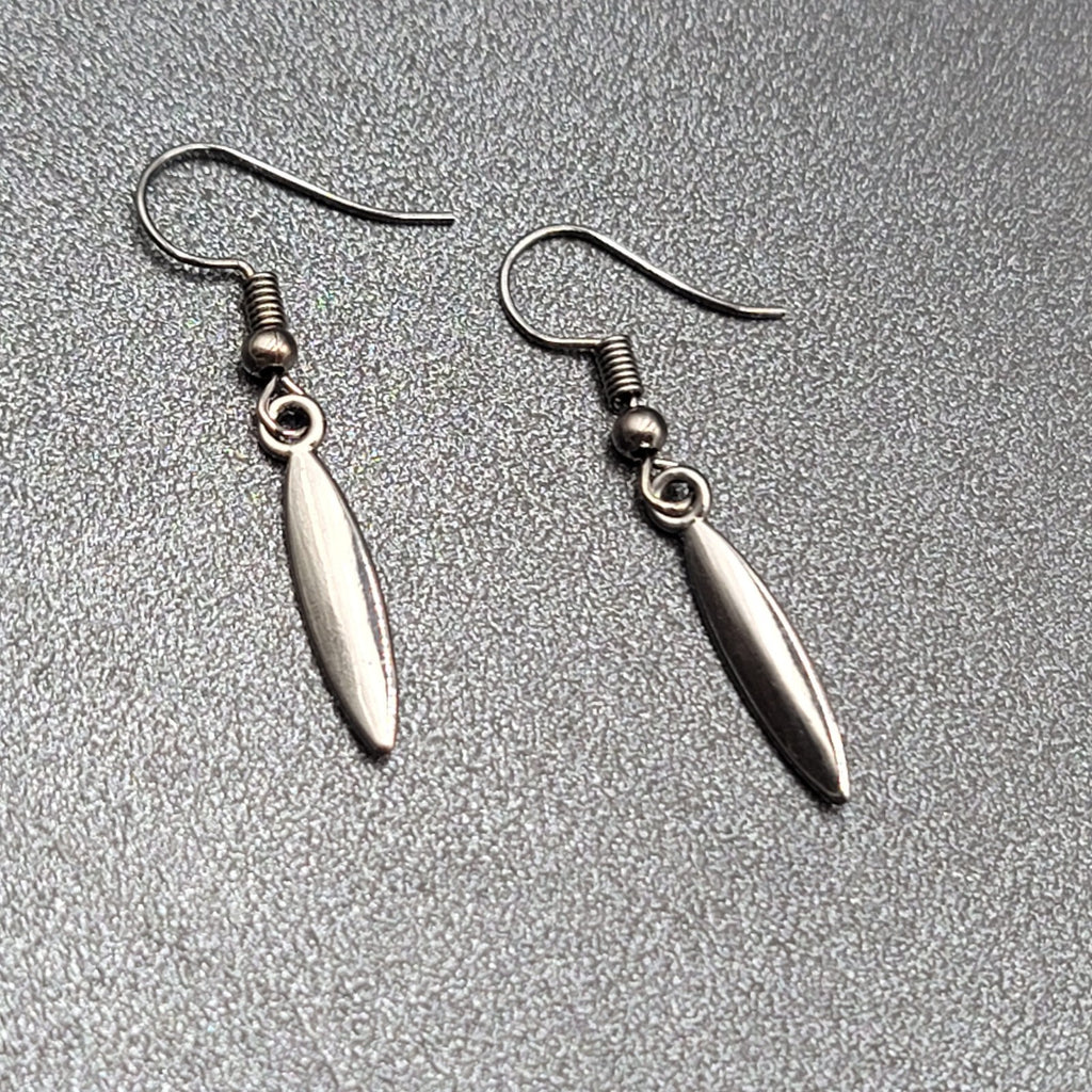 Pierced Earrings Black Metal Minimalist Dangle 7/8"
