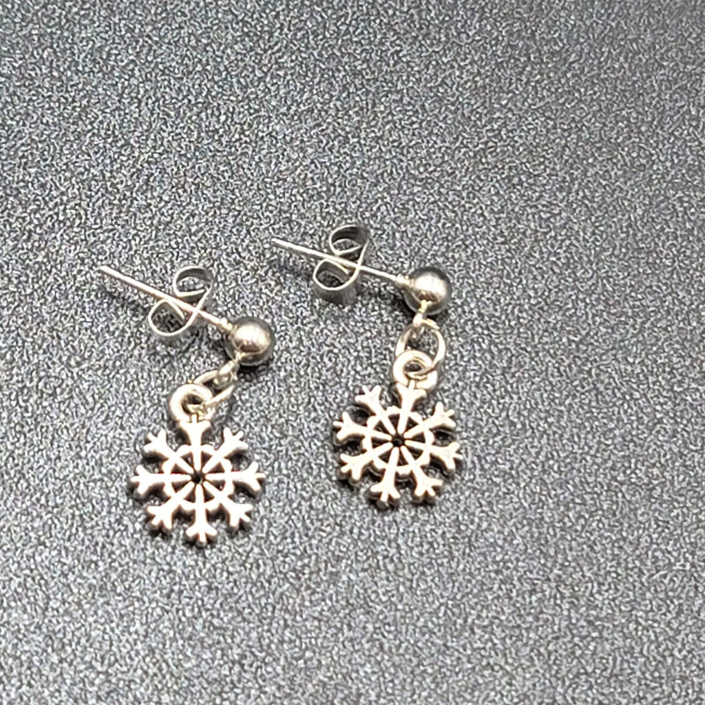 New Snowflake Pierced Earrings Silver tone Dangle 1/2"