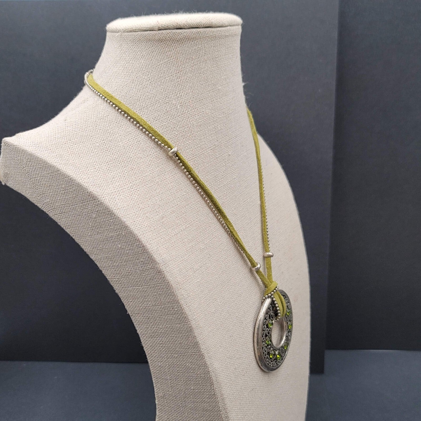 Green Necklace Silver tone Felt Rhinestone Circle Pendant  16"-18"