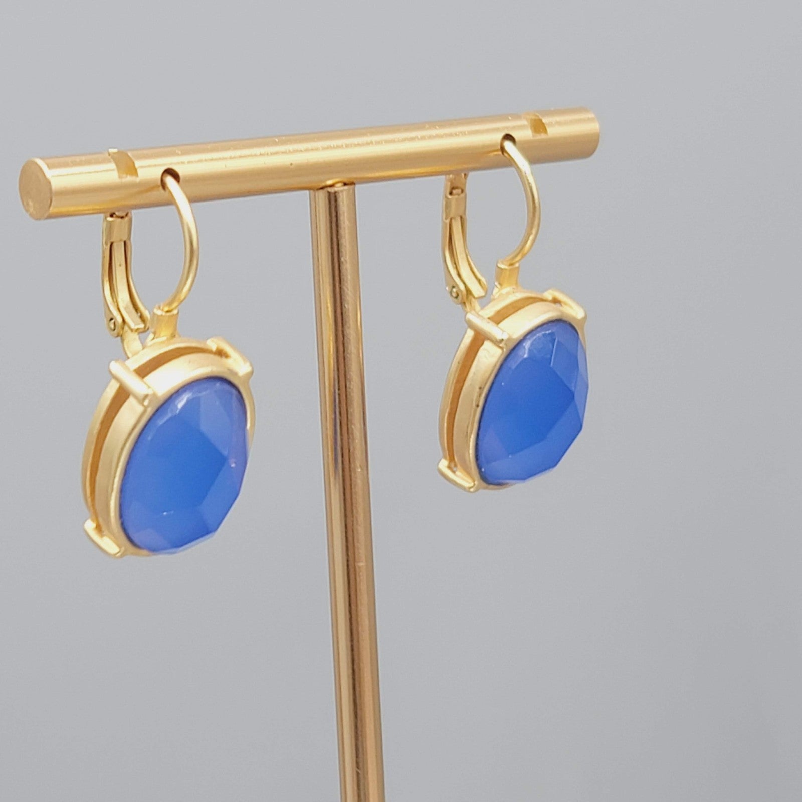 Oval Faceted Blue Pierced Earrings Matte Gold tone Drop 3/4"