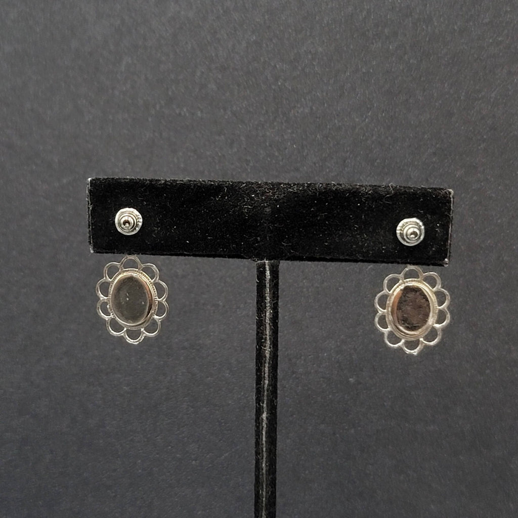 Vintage Real Flower Pierced Earrings Silver tone Dangle 7/8"