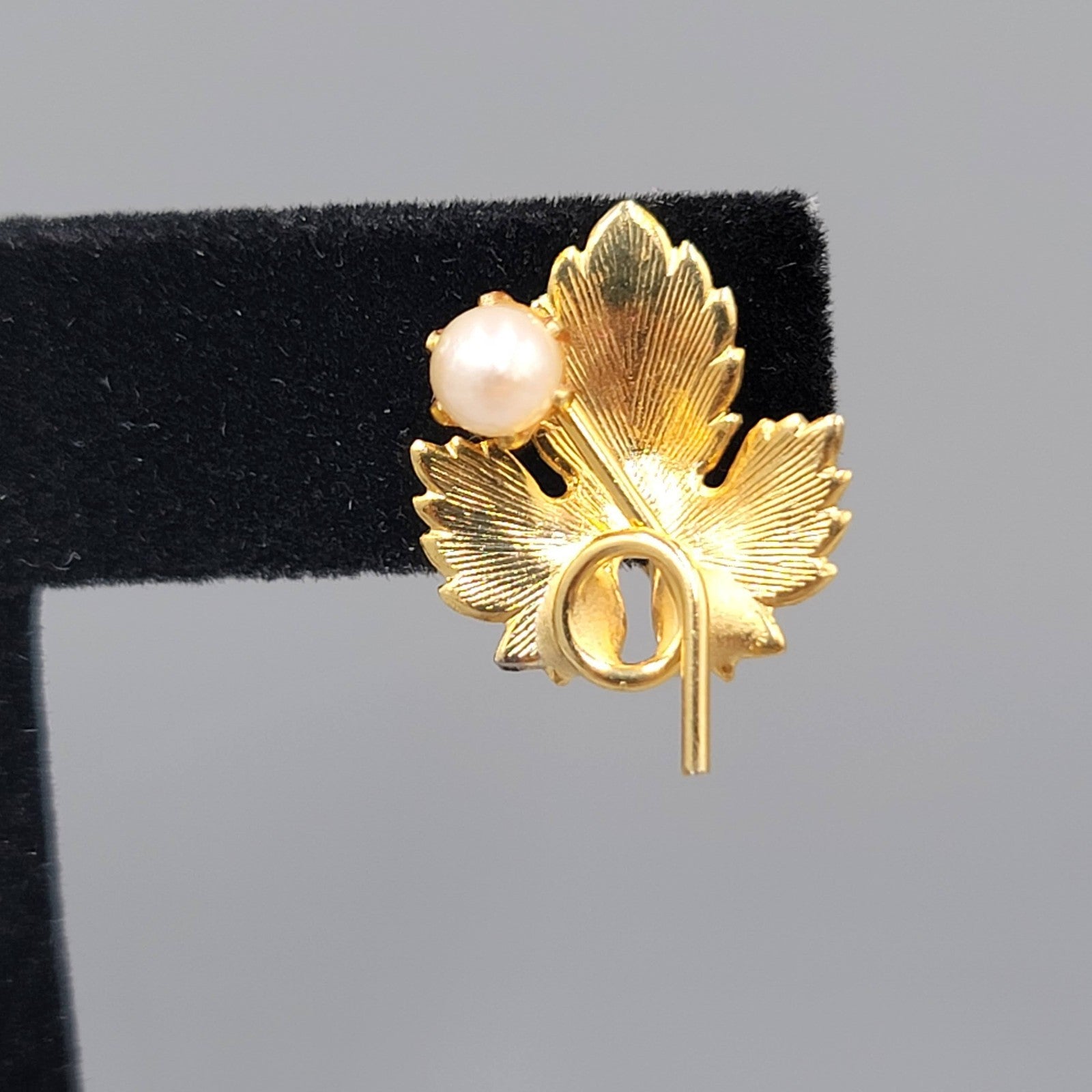 Vintage Leaf Clip on Earrings Gold Plated Faux Pearl Studs 3/4 in
