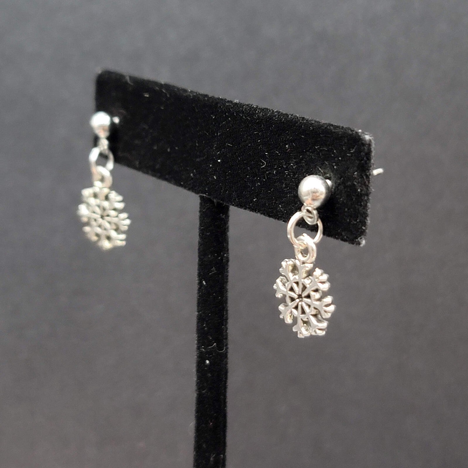 New Snowflake Pierced Earrings Silver tone Dangle 1/2"