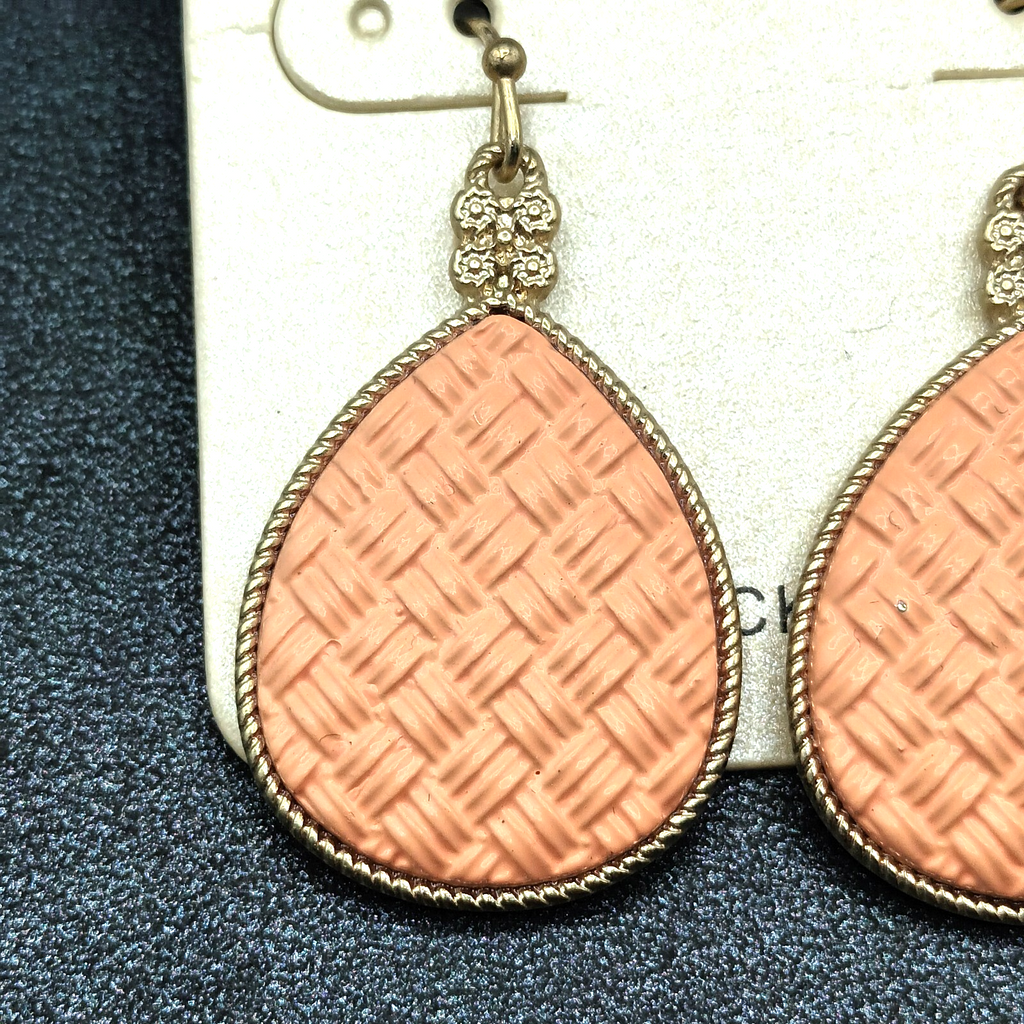 Pierced Earrings Gold tone Peach Textured Plastic Teardrop Dangle 1 1/4"