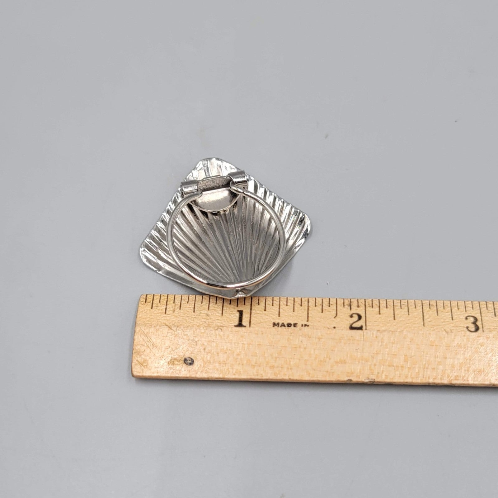 Vintage Scarf Clip Silver tone Shell Design Estate Jewelry 1.5"