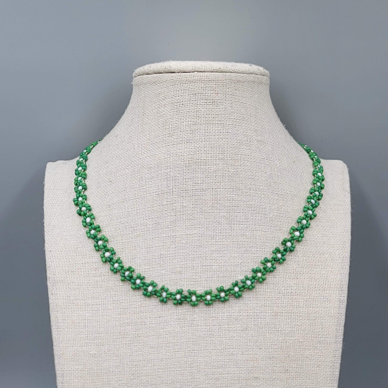Vintage Green Seed Bead Daisy Necklace DELICATE 16" Estate Costume Jewelry 