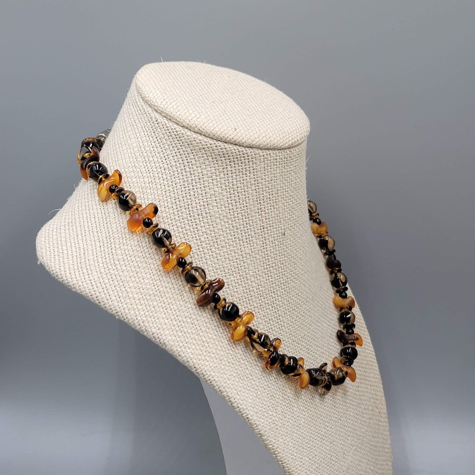Varigated Brown Beaded Necklace Magnet Closure 17"