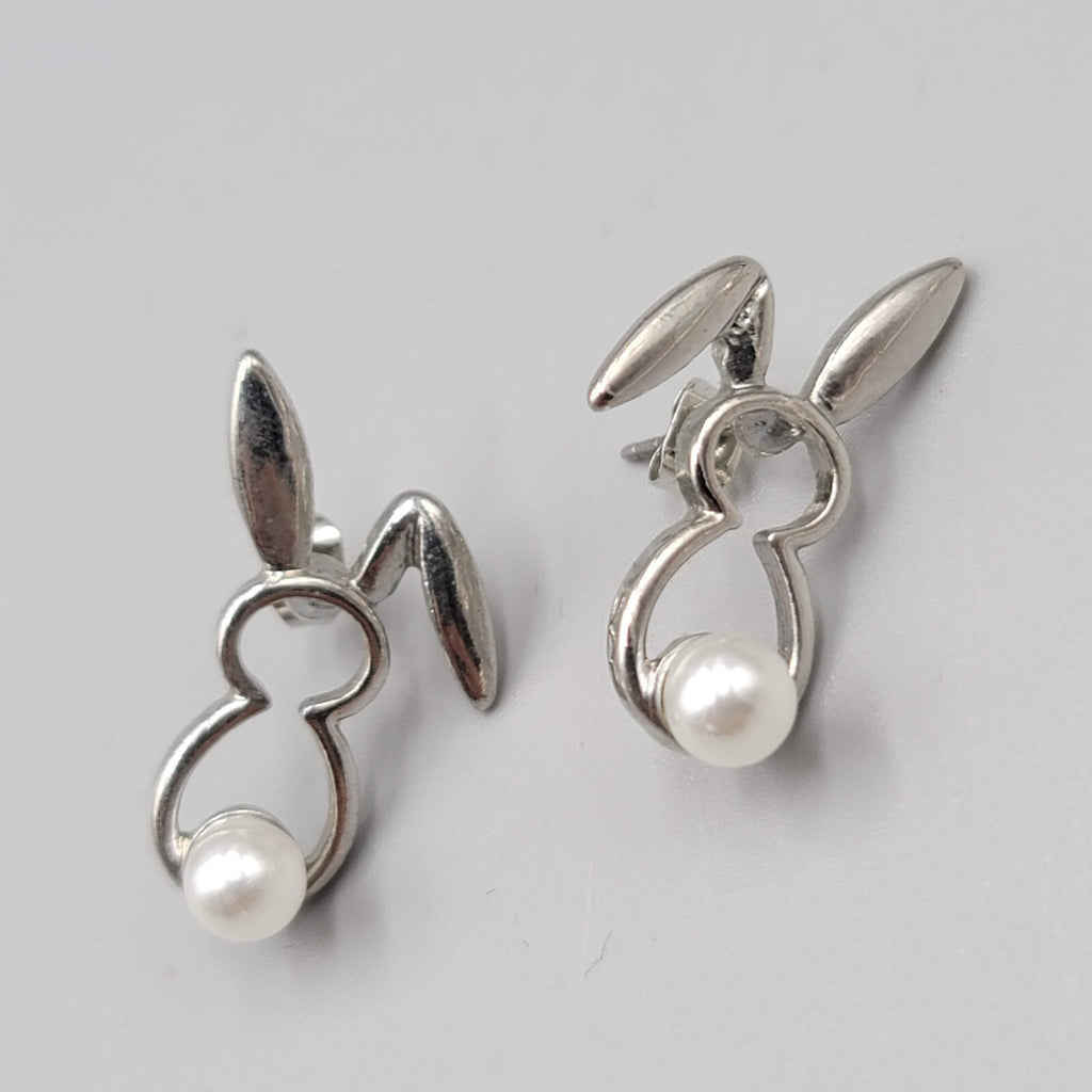 Bunny Rabbit Pierced Earrings Silver tone White Bead Tale Drop 1"