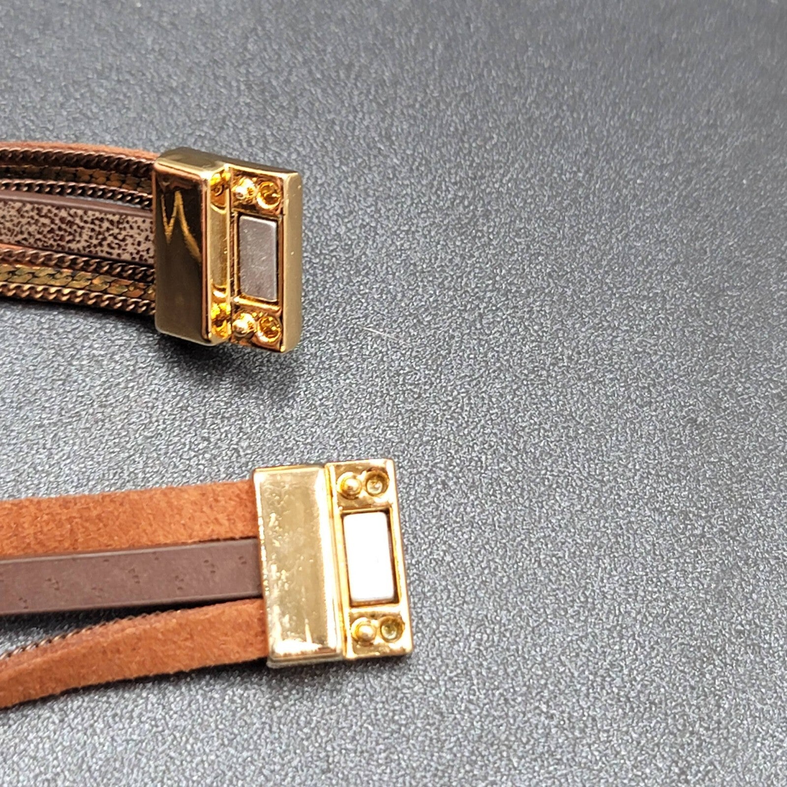 Leather Bracelet Gold tone Circle Magnet Closure Unsigned   7"
