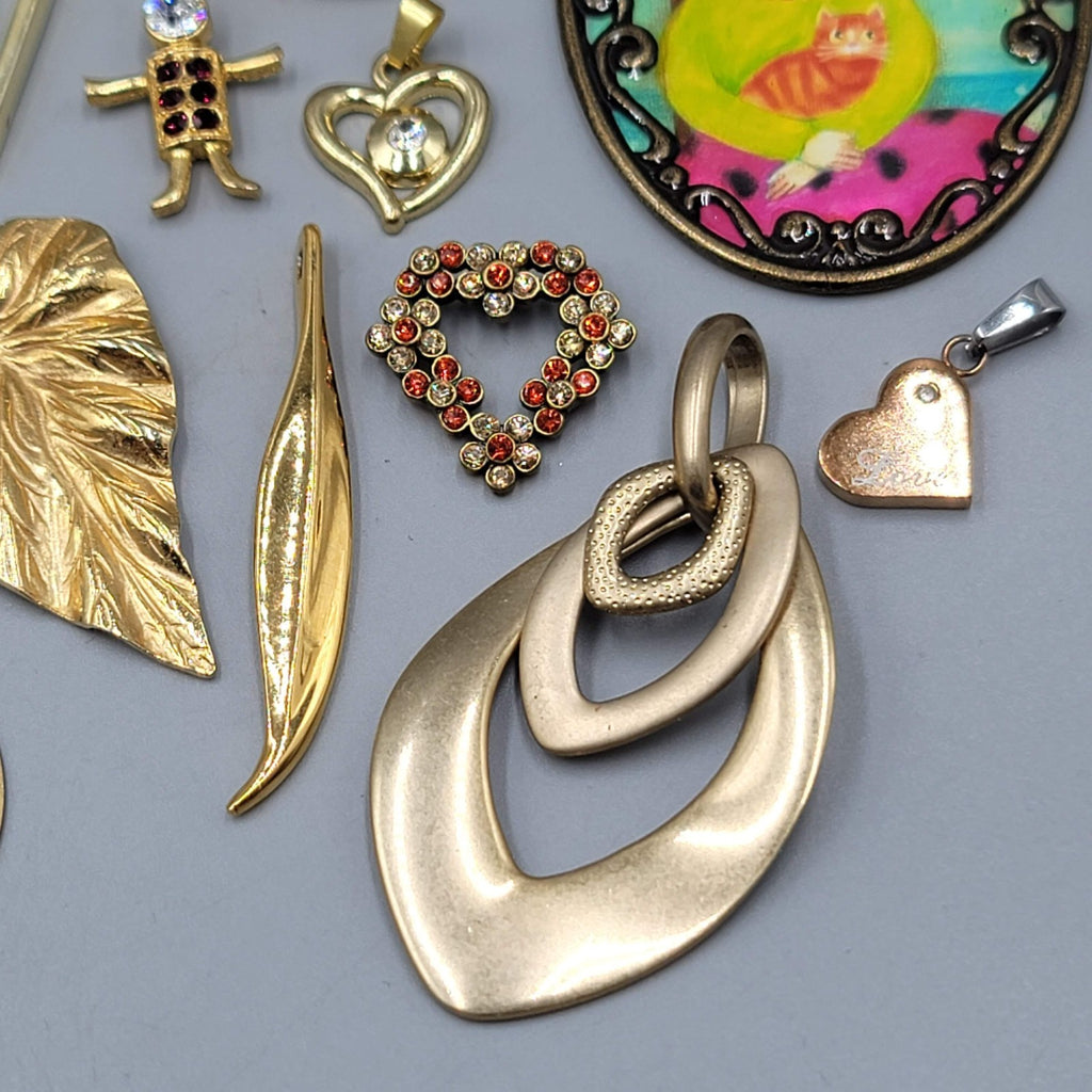 All Modern Pendant Lot of 32 Heart Gold tone