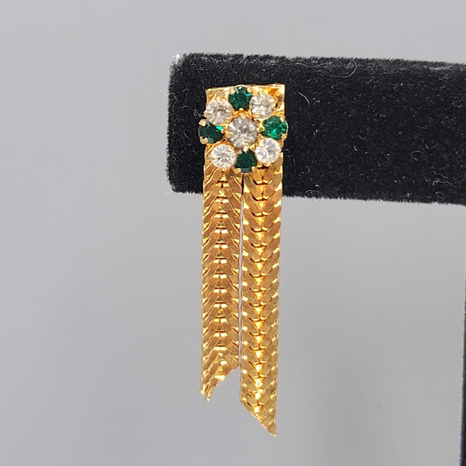 Vintage Green Rhinestone Clip on Earrings Gold tone Herringbone Dangle 1.5 in