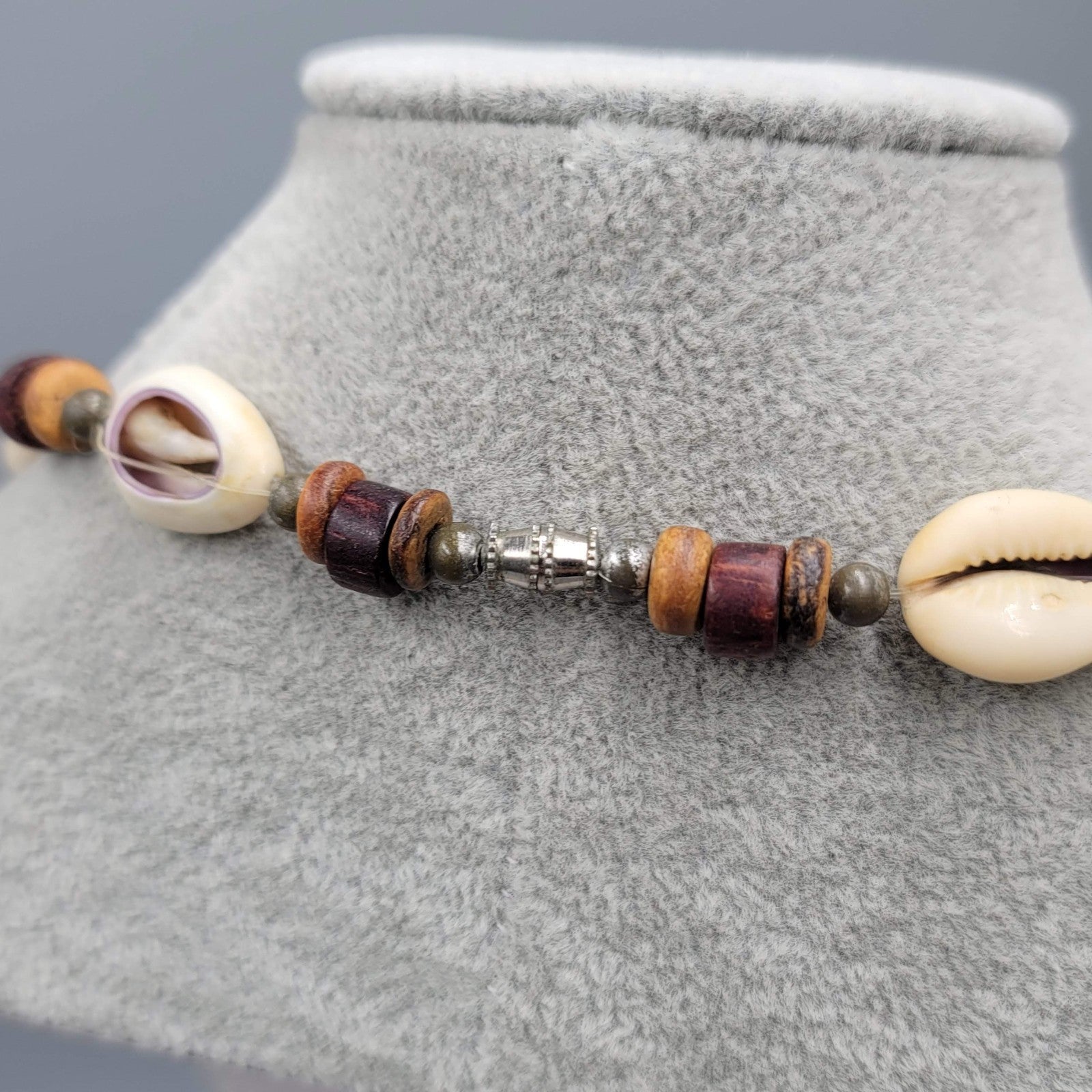 Vintage Seashell Wood Bead Necklace Men Women Unisex Beach Theme 18 in