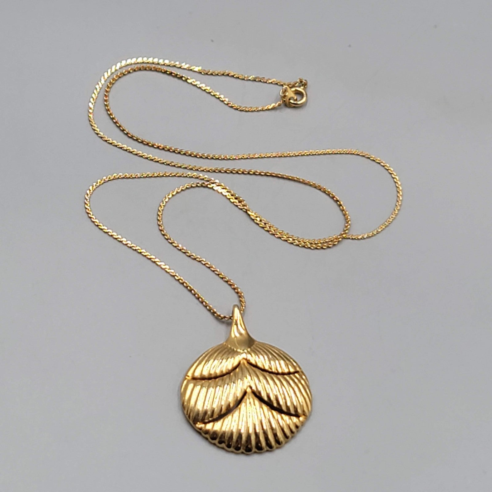 Vintage Pendant Necklace Gold tone Long Gold tone Chain 24"