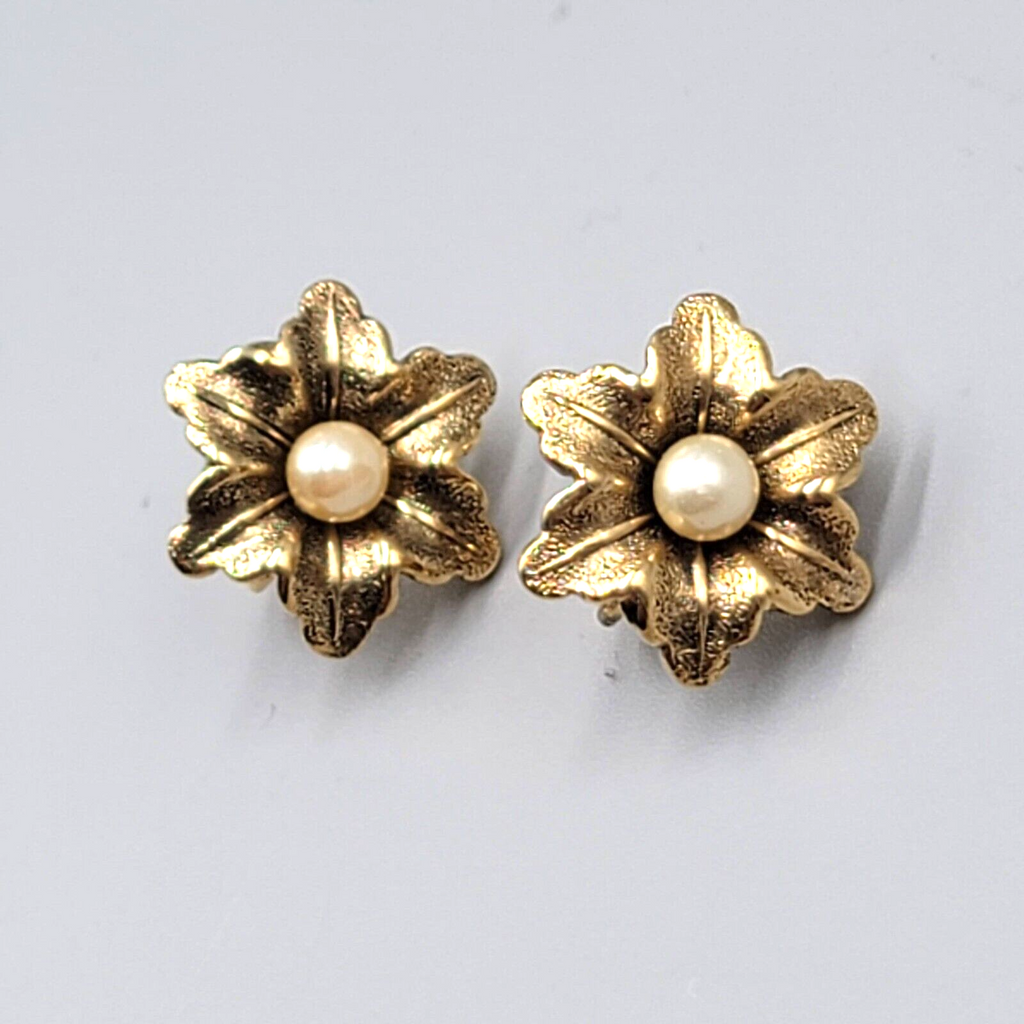 Vintage Flower Stud Clip on Earrings Gold tone Faux Pearl 3/4"