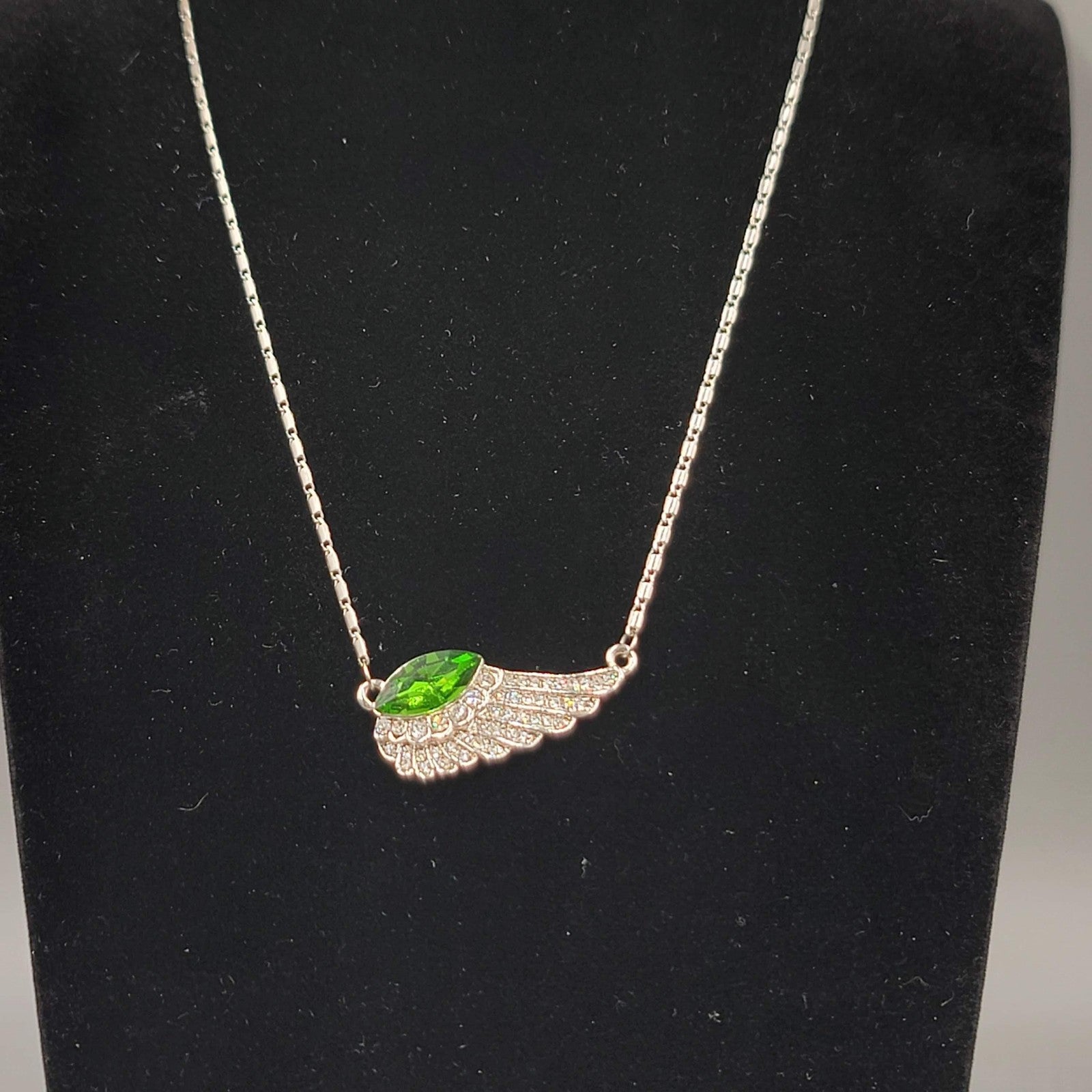 Green Crystal Wing Pendant Necklace Silver Tone Adjustable Chain Elegant Jewelry