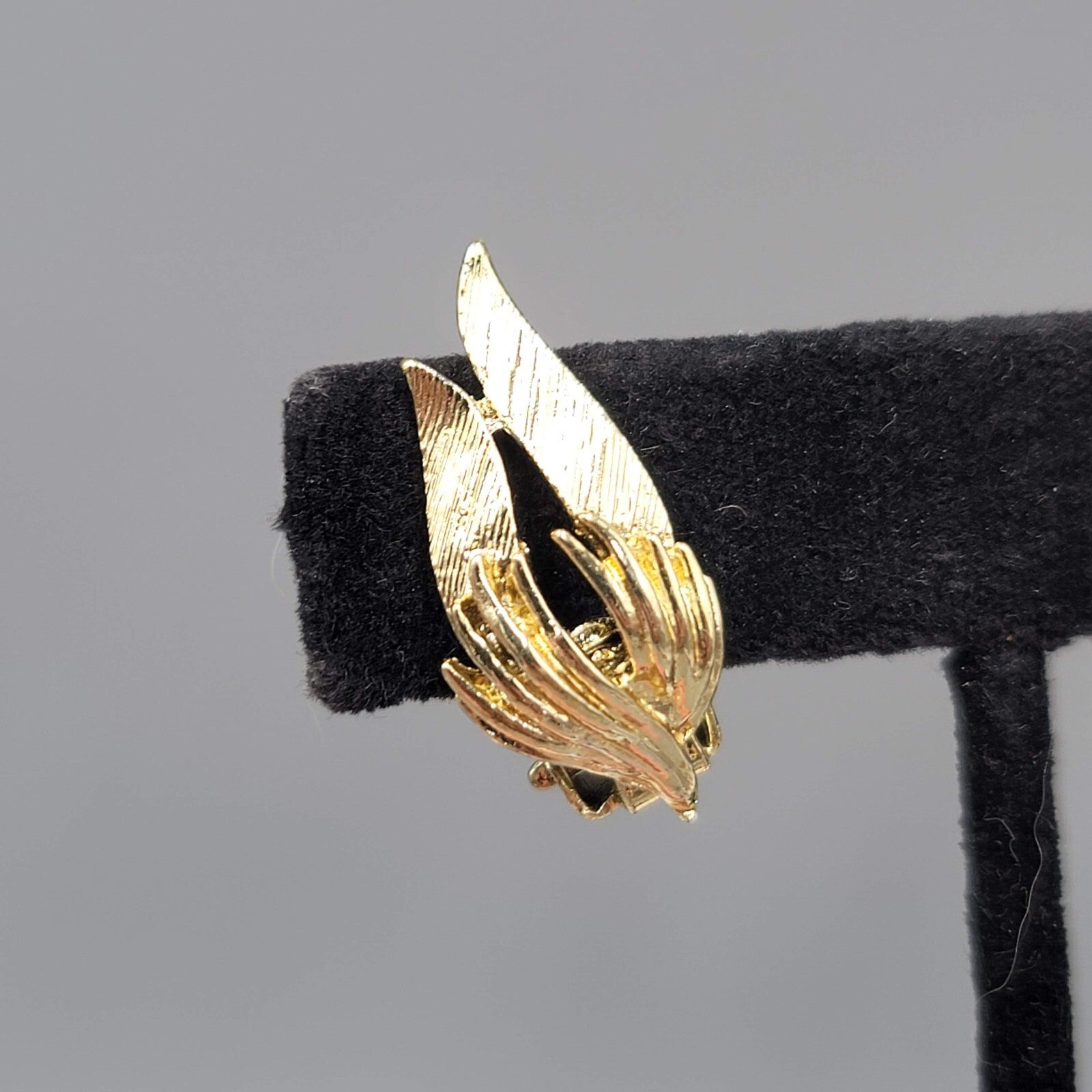 Vintage Gold tone Leaf Design Clip on Earrings Climber 1"