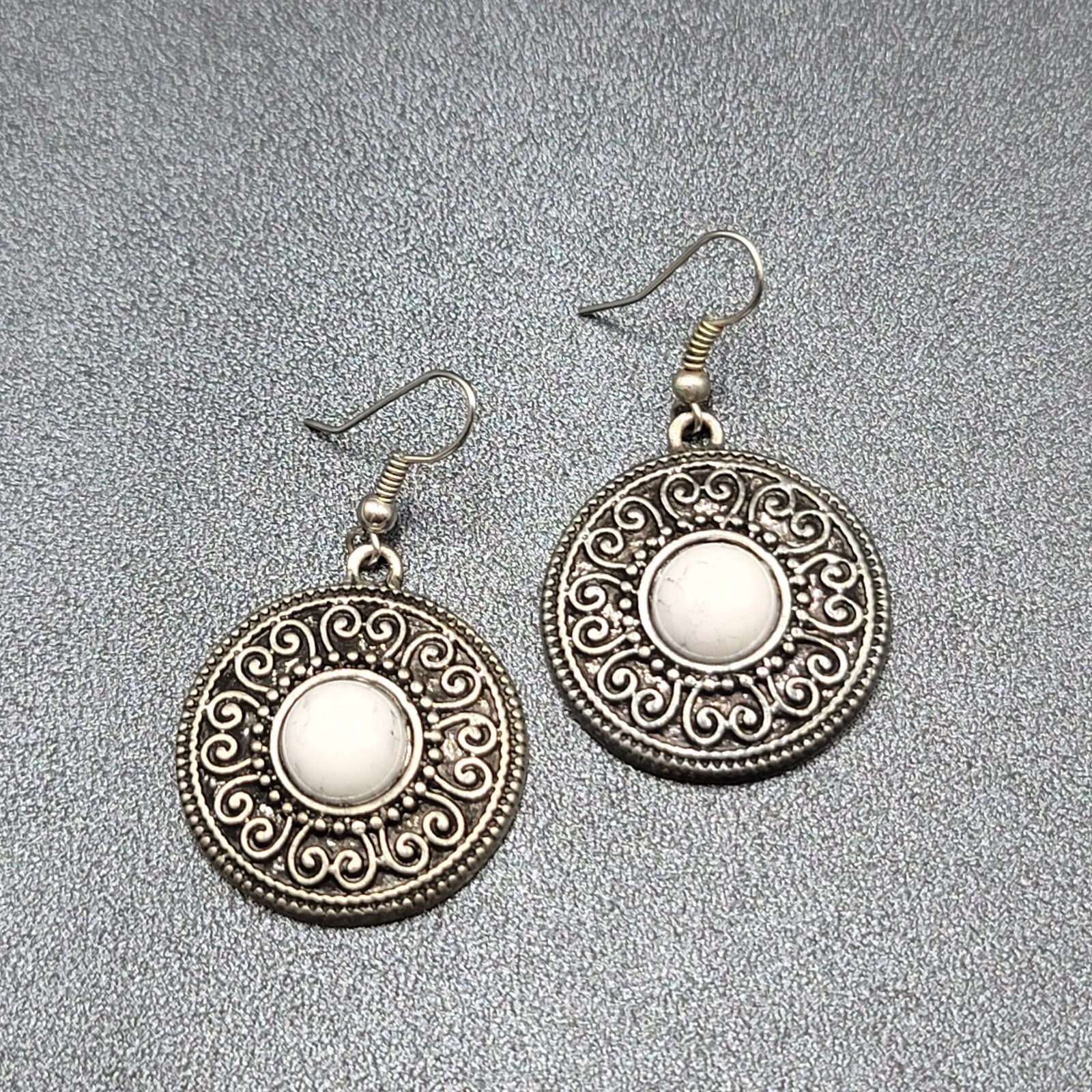 Pierced Earrings Silver tone Medallion Dangle White Center Accent  1"