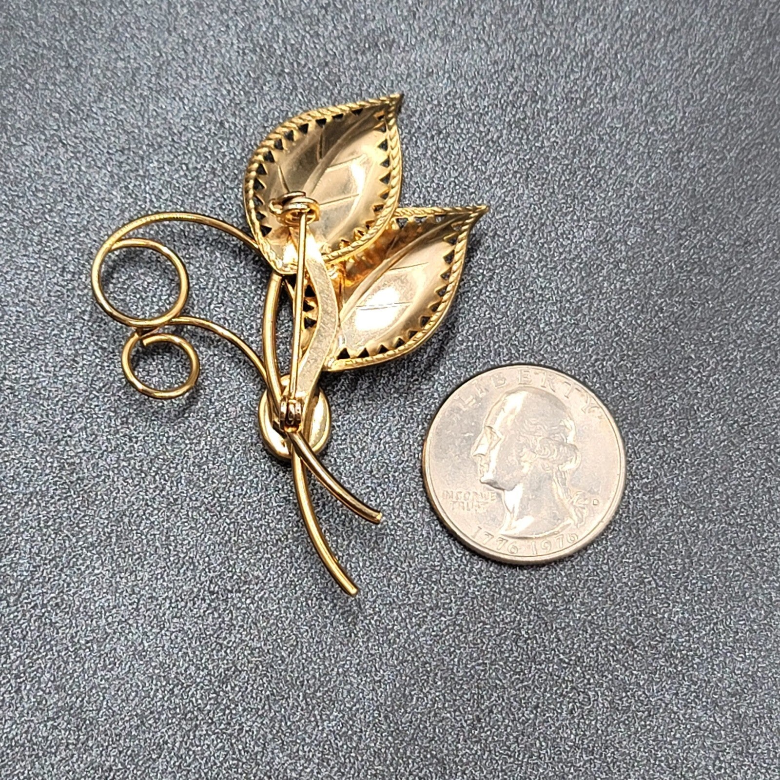 Vintage Brooch Gold tone Translucent Oval Estate Flower  2.5"