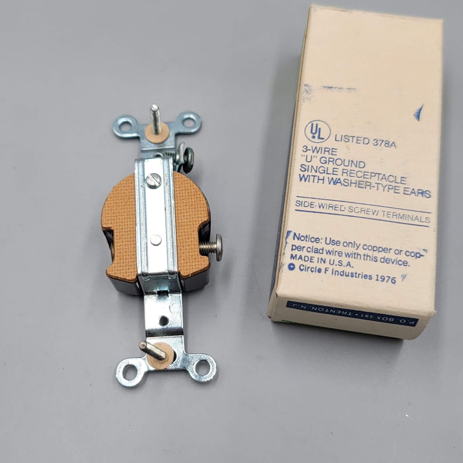 Vintage Circle F 2514 Brown Single Grounding Receptacle 15A 125V Made USA 1976