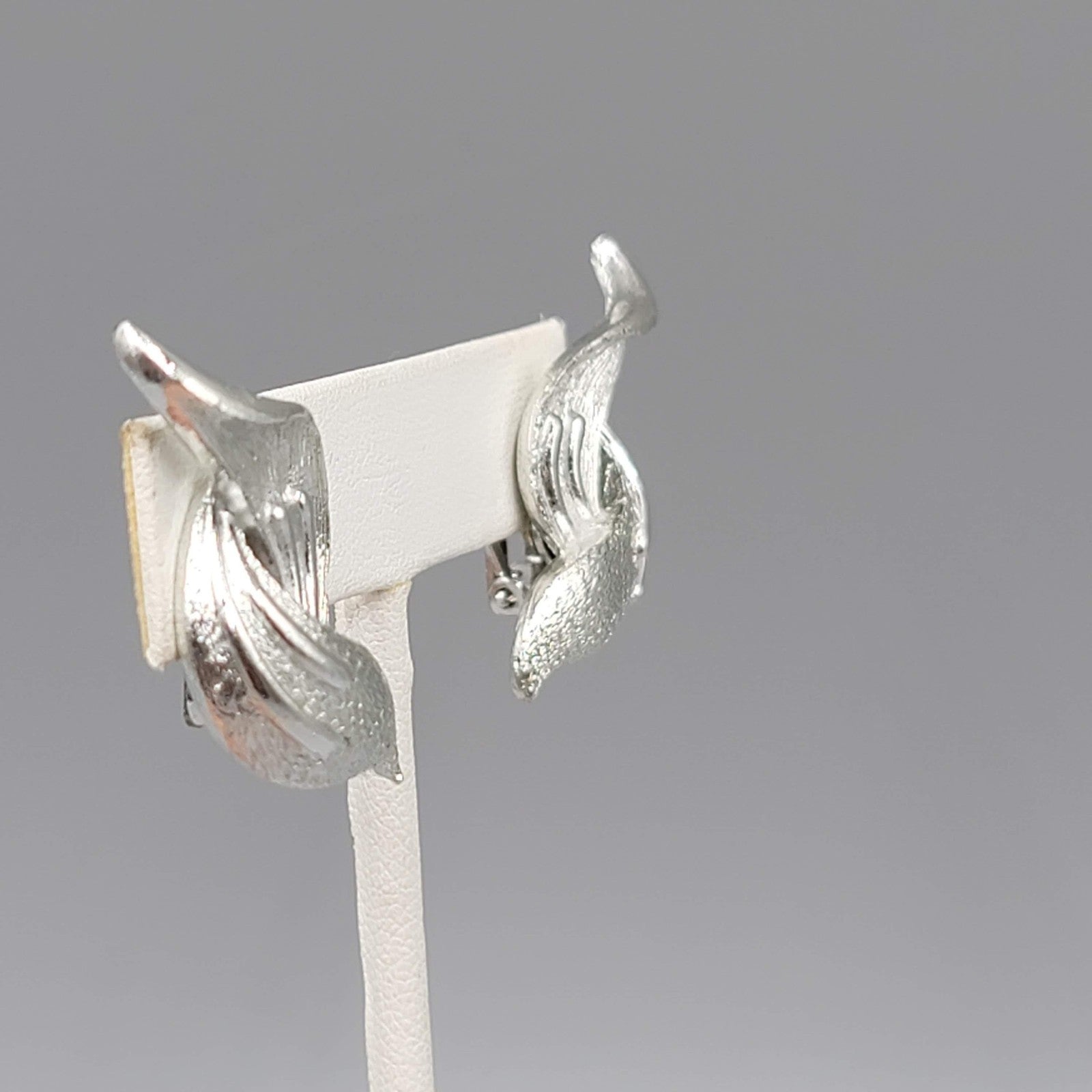 Vintage Coro Clip On Earrings Silver Tone Swirl Leaf Textured 1.5"