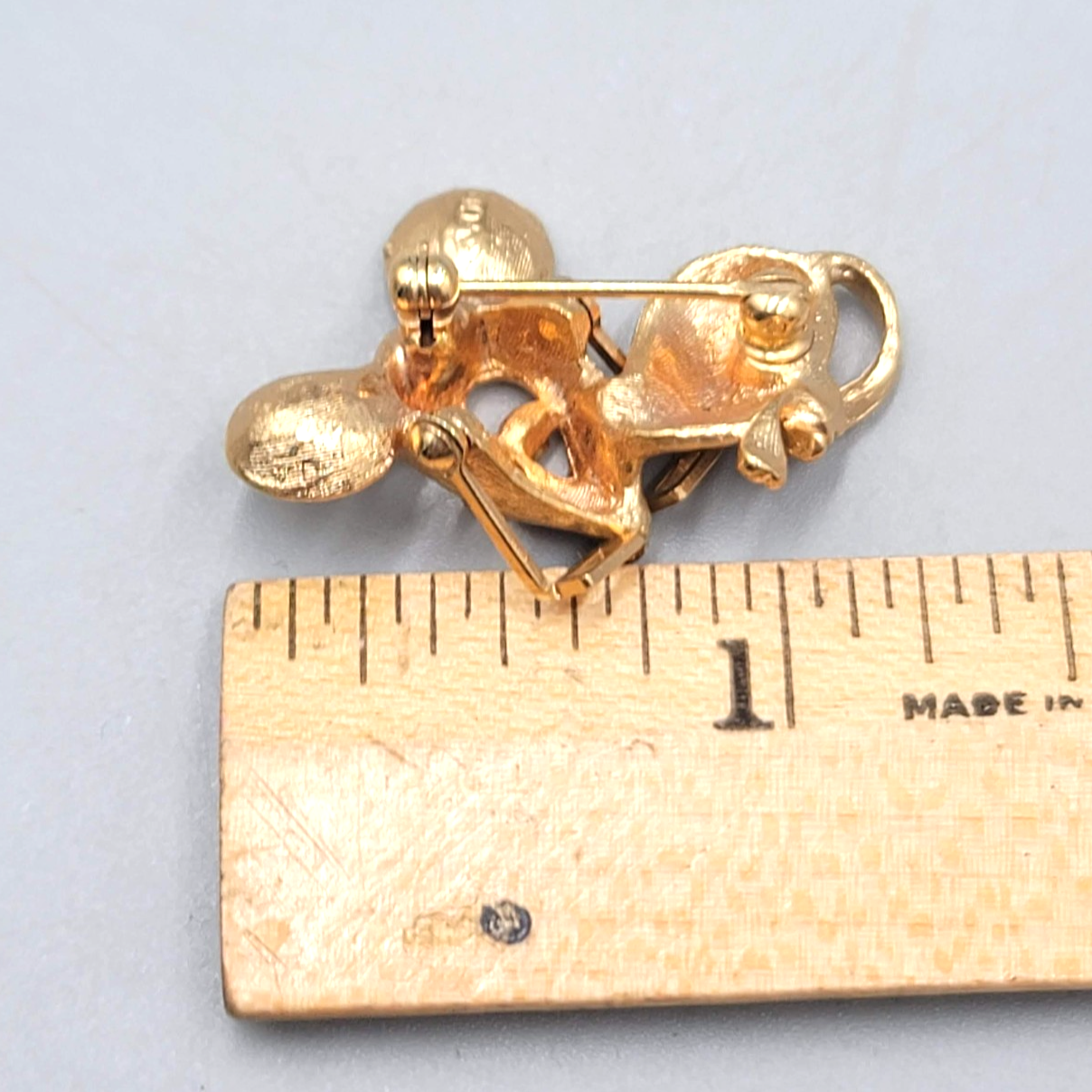 Vintage Avon Mouse with Glasses Brooch Gold tone Yellow Eyes 1.25 in
