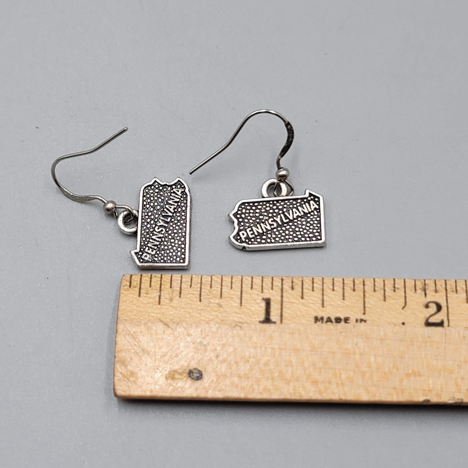 State of Pennsylvania Pierced Earrings Silver tone Dangle 3/8"