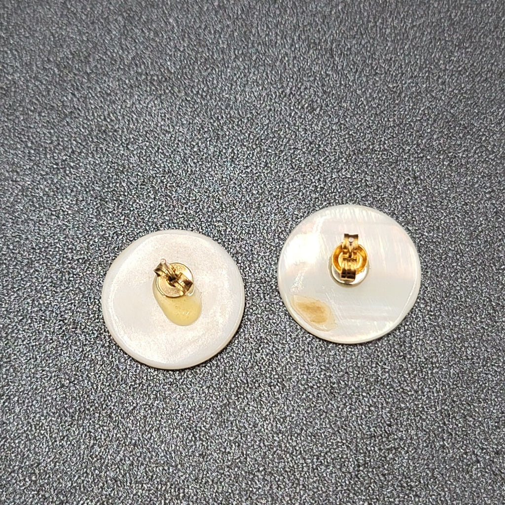 Flower Pierced Earrings Multicolor Mother of Pearl Round Studs 3/4"