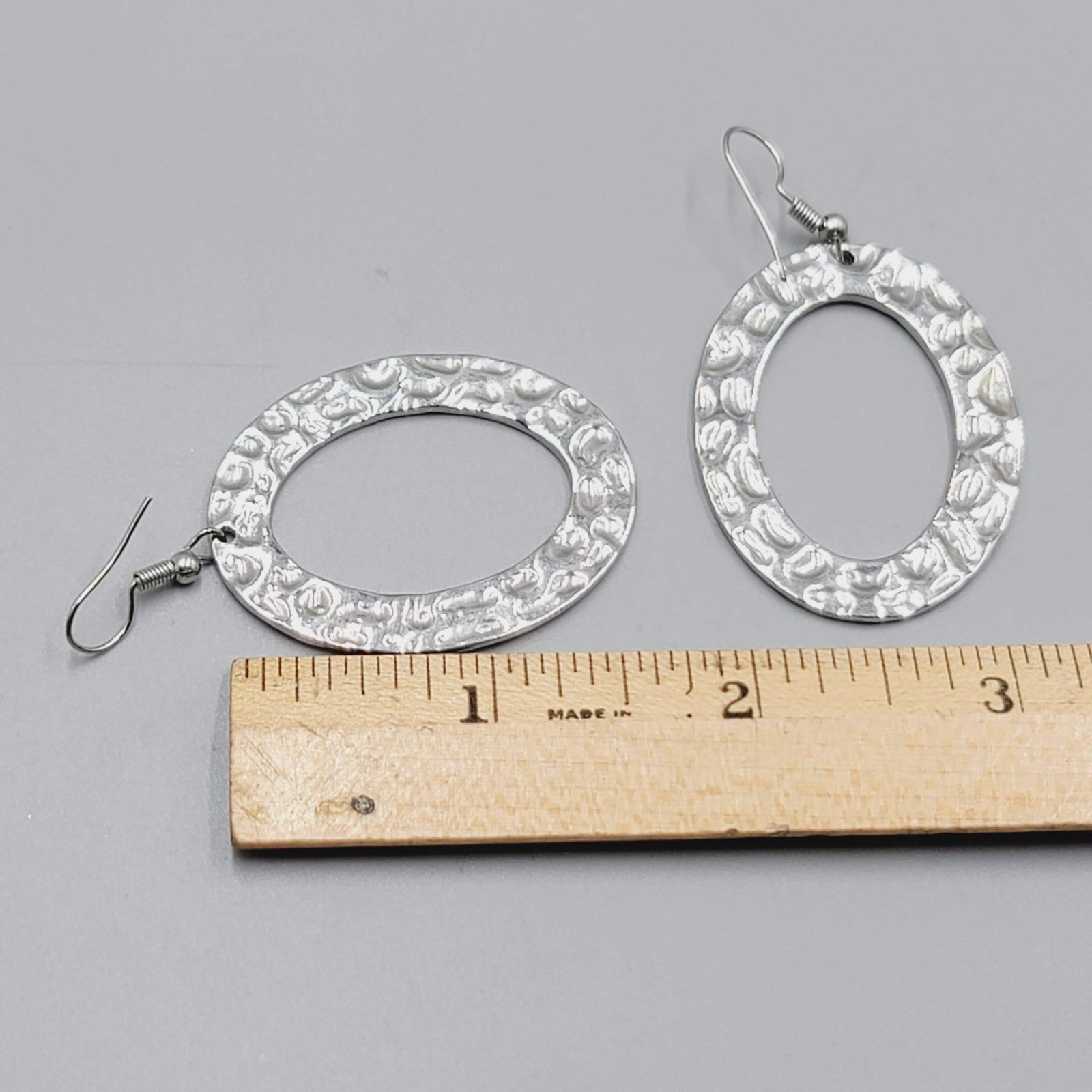 Open Oval Dangle Pierced Earrings Hammered Metal Silver tone 1.75"