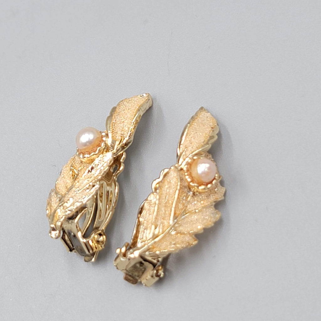 Vintage Climber Clip on Earrings Gold tone Textured Leaf White Bead 1.25"