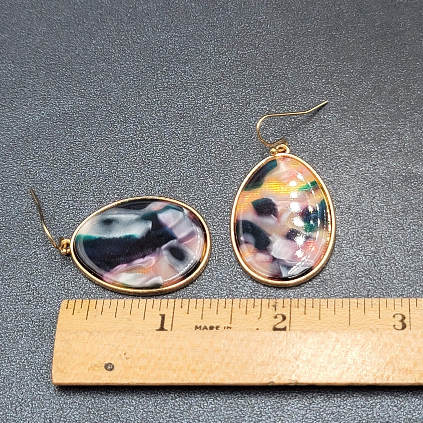 Pierced Earrings Gold tone Confetti Acrylic Teardrop Dangle 1.25"