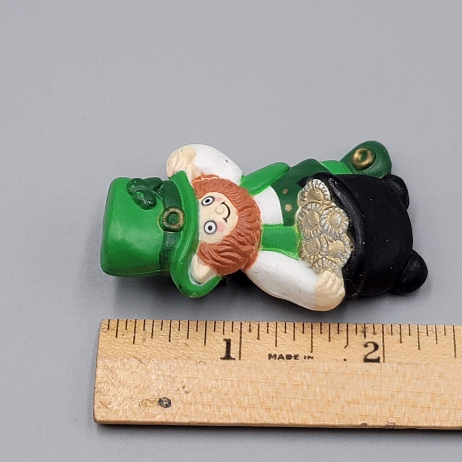 Fun World PIN St Patrick Vintage LEPRECHAUN Pot GOLD Irish 1980s Holiday Brooch
