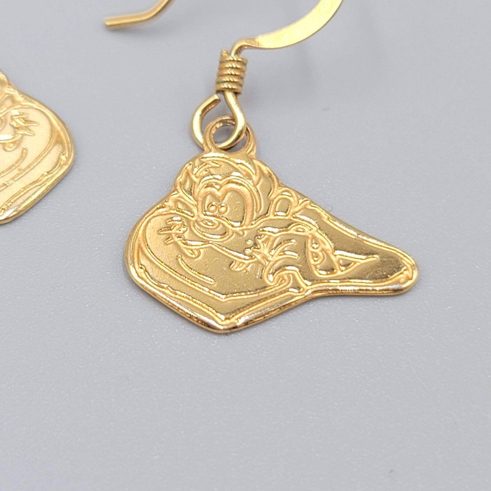 Vintage Tasmanian Devil Pierced Earrings Gold tone Dangle Six Flags Souvenir .5"