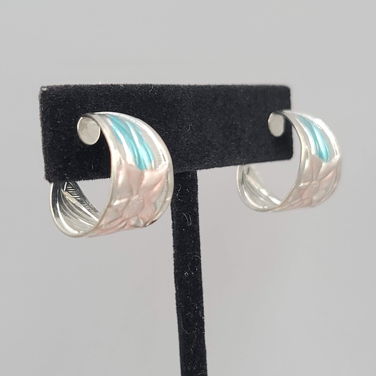 Vintage Hoops Pierced Earrings Silver tone Pastel Pink Blue Embossed Flowers 5/8