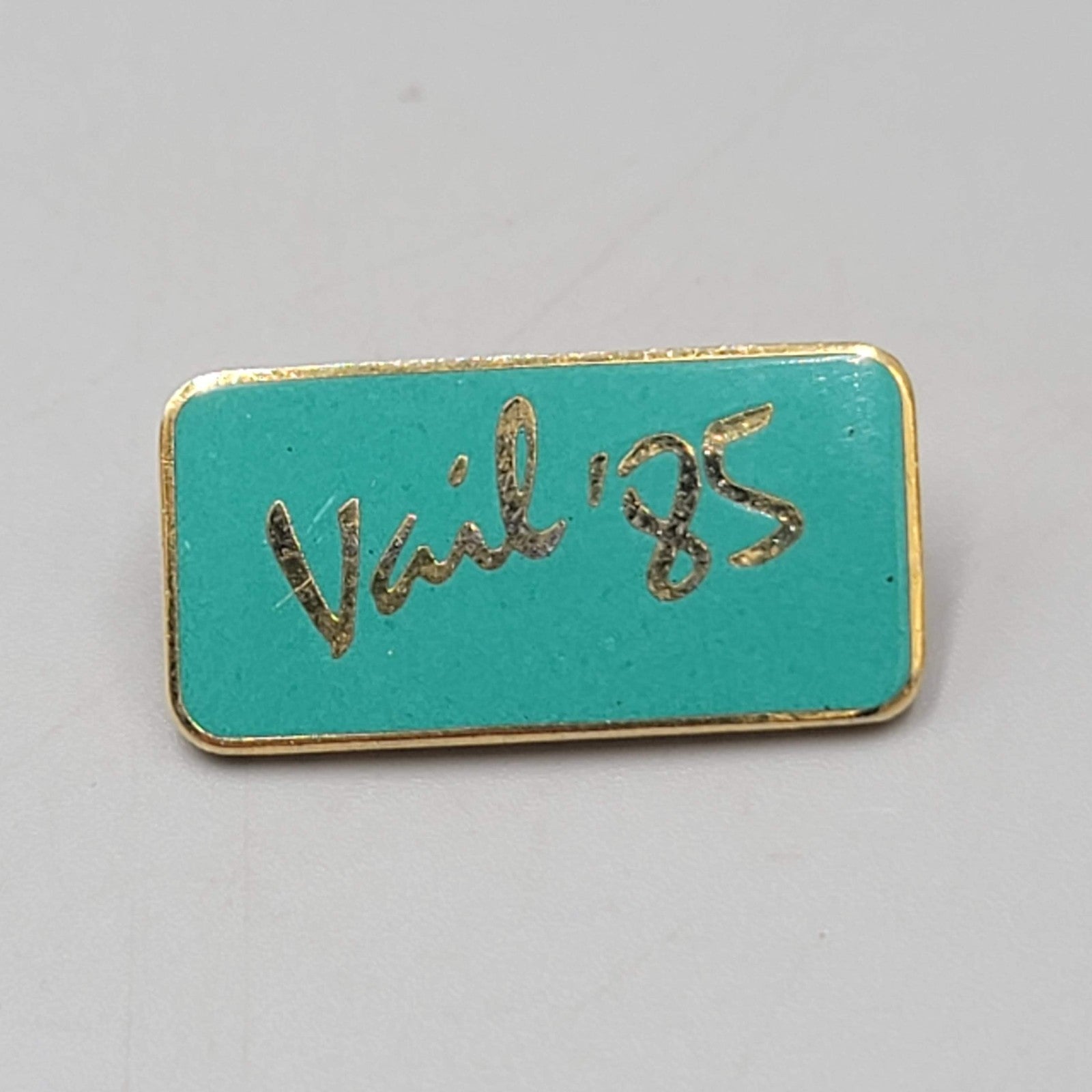 Vintage Ski Vail 1985 Enamel Pin Badge Skier Skiing Travel Souvenir 1" x 1/2"