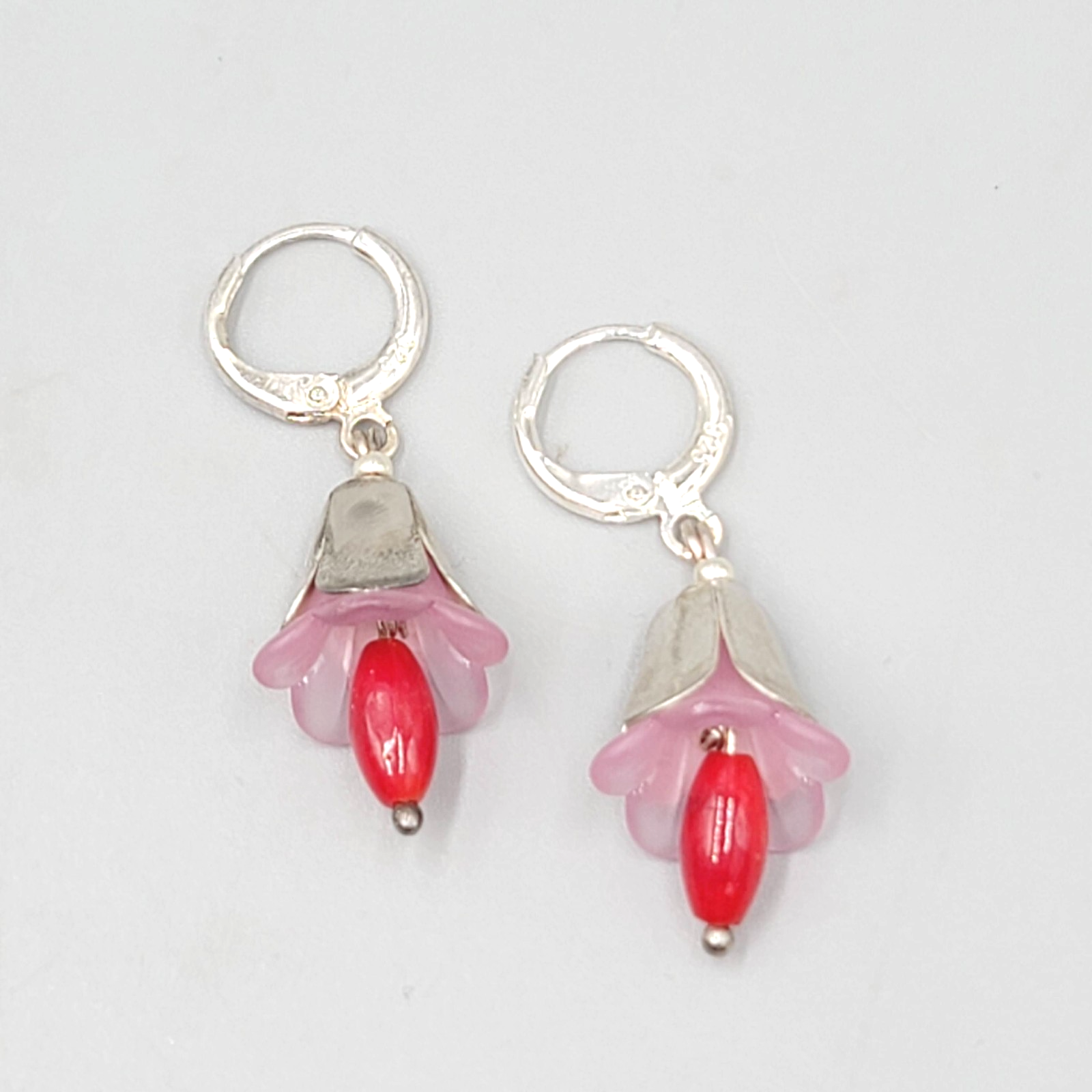 Red Pink Drop Flower Pierced Earrings Silver tone Dangle 7/8"