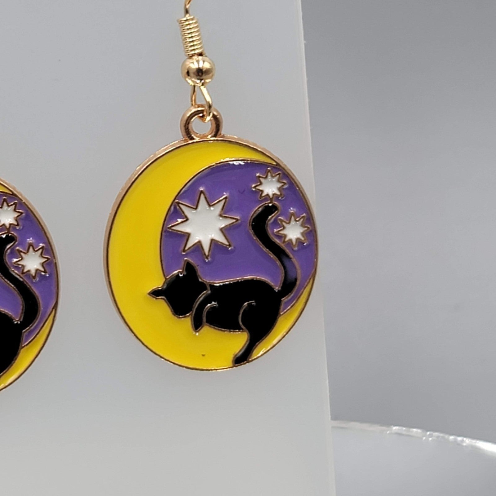 Kitty Cat in the Sun Enamel Pierced Earrings Gold tone Dangle 1 1/8"