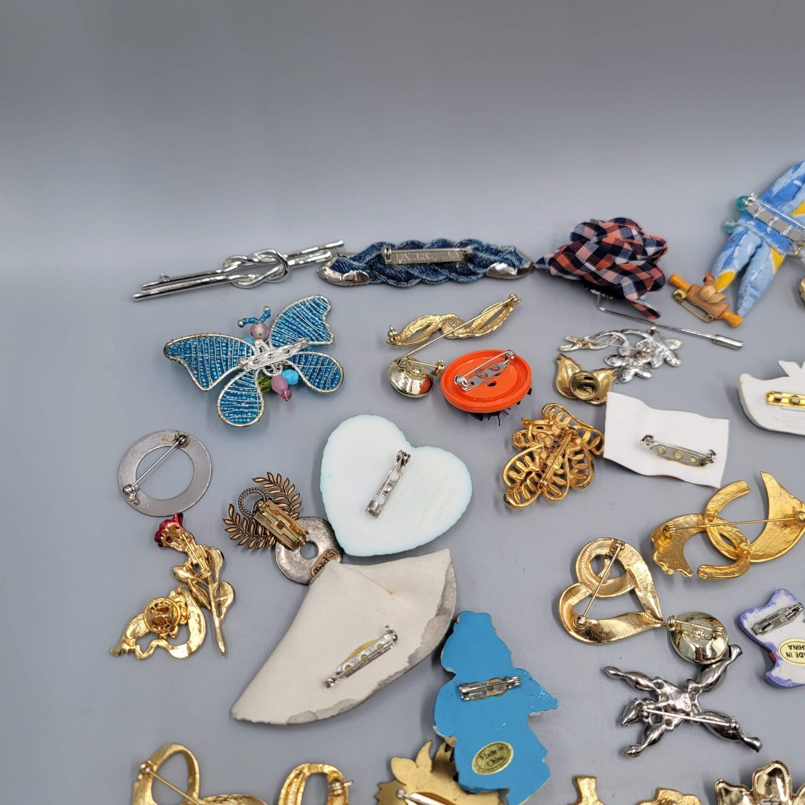 Vtg Brooch Pin Lot of 57 Mixed Types WITH ISSUES! BROKEN Missing stones Craft Lo