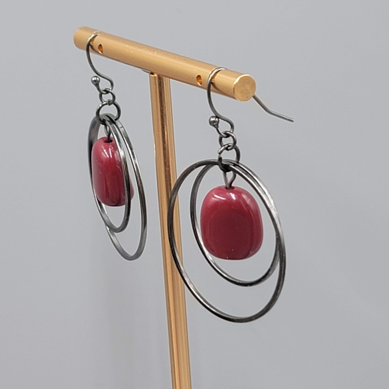Black Metal Double Rings Pierced Earrings Maroon Bead Dangle 1.25 in