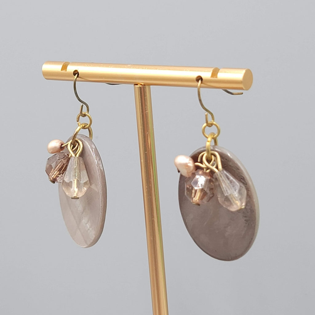 Oval Shell Pearl Bead Dangle Pierced Earrings Gold tone 1.25"
