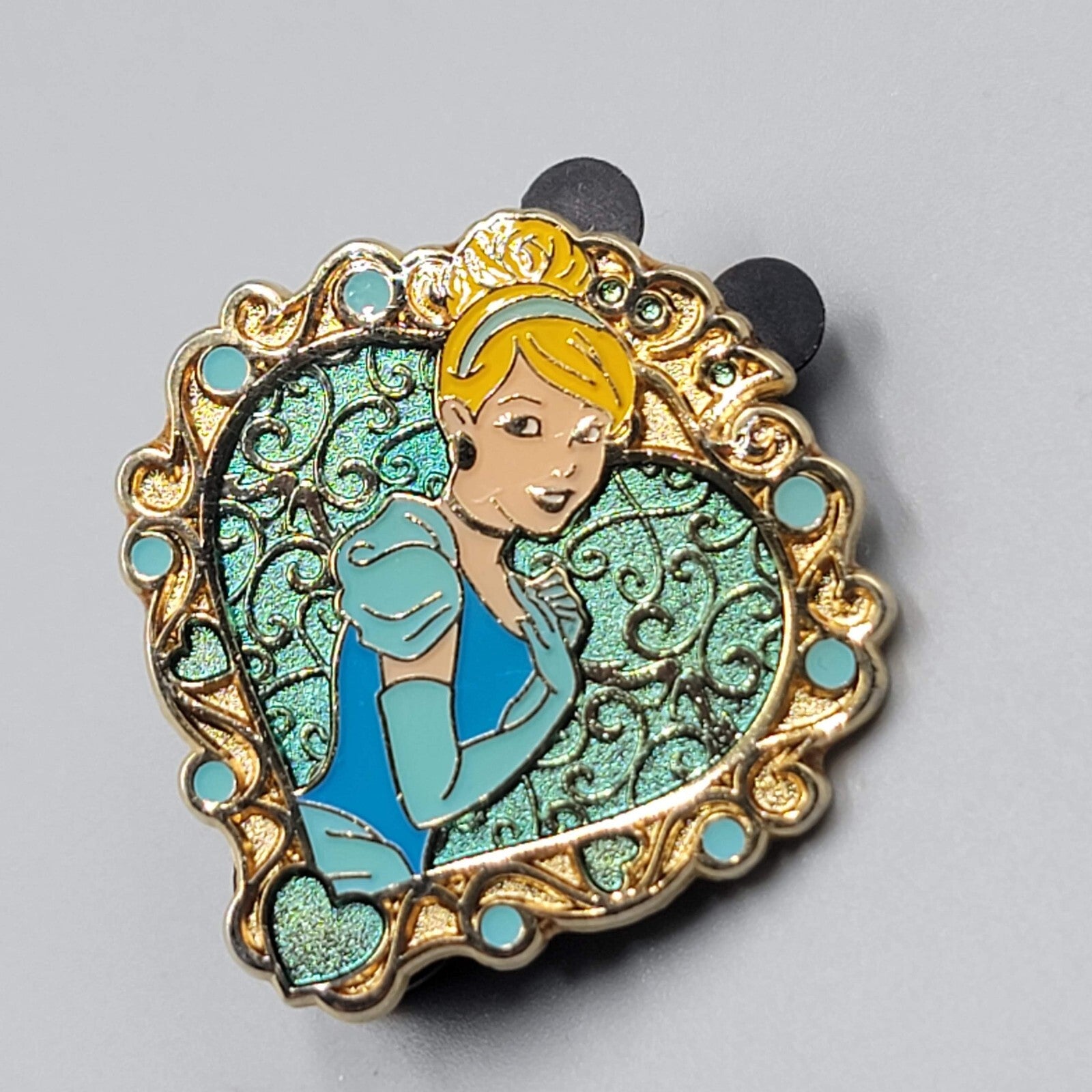 Disney Trading Pins 2013 Princess Cinderella Gold tone Heart Frame