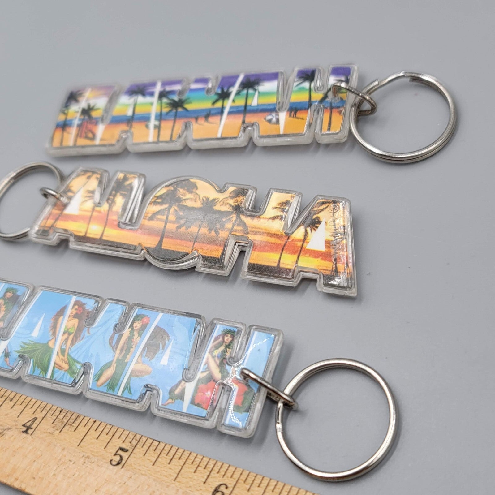 Lot of 4 Hawaii Hawaiian Souvenir Acrylic Assorted Keychain Keyring Pre-owned