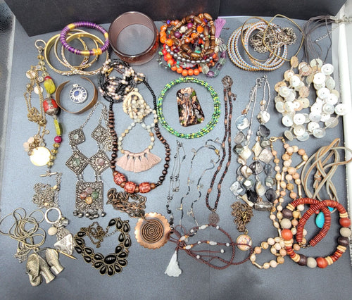 Colorful Jewelry Lot Necklaces Bracelets Pendant 48 pcs