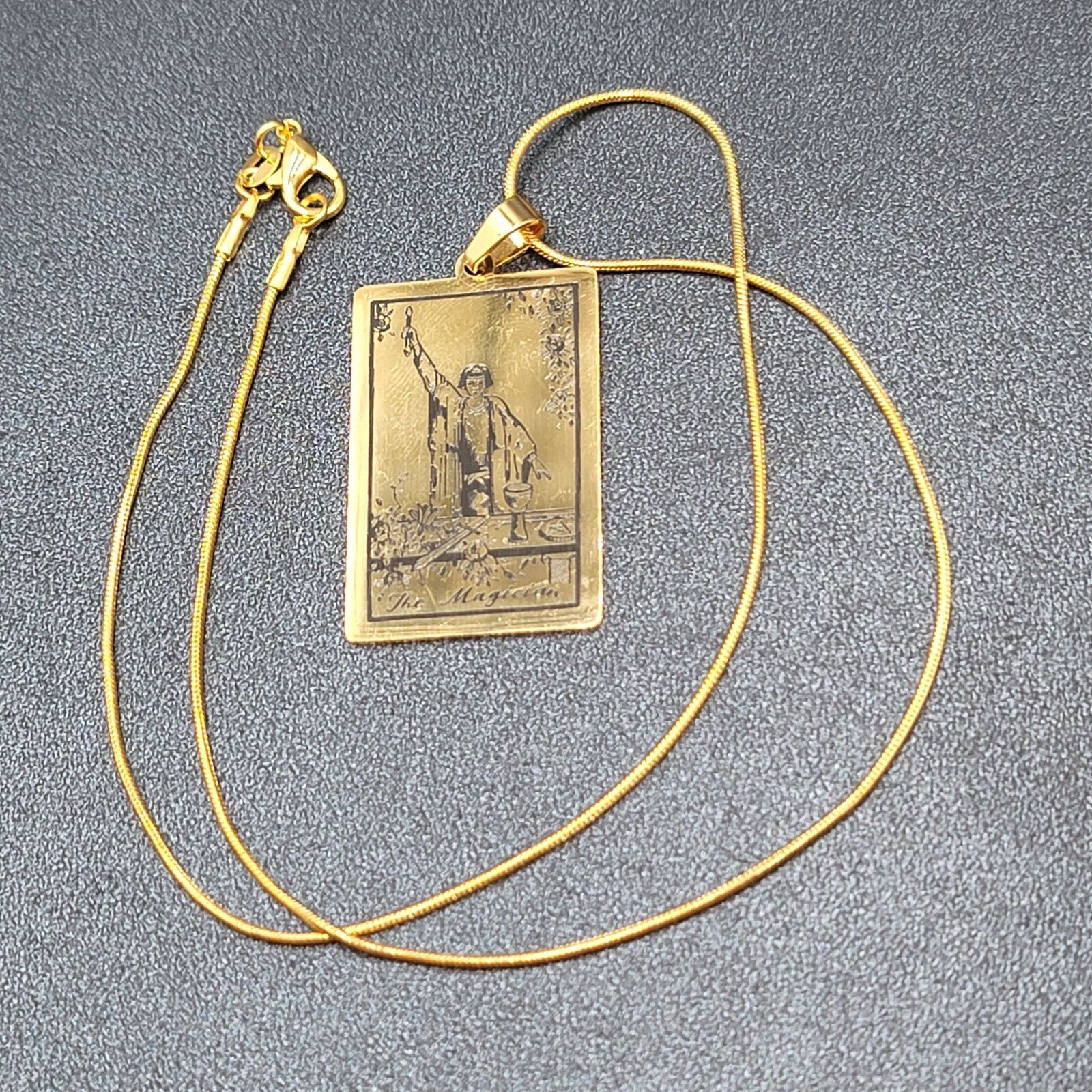 The MAGICIAN Tarot Card Pendant Necklace Major Arcana Gold tone 18”.