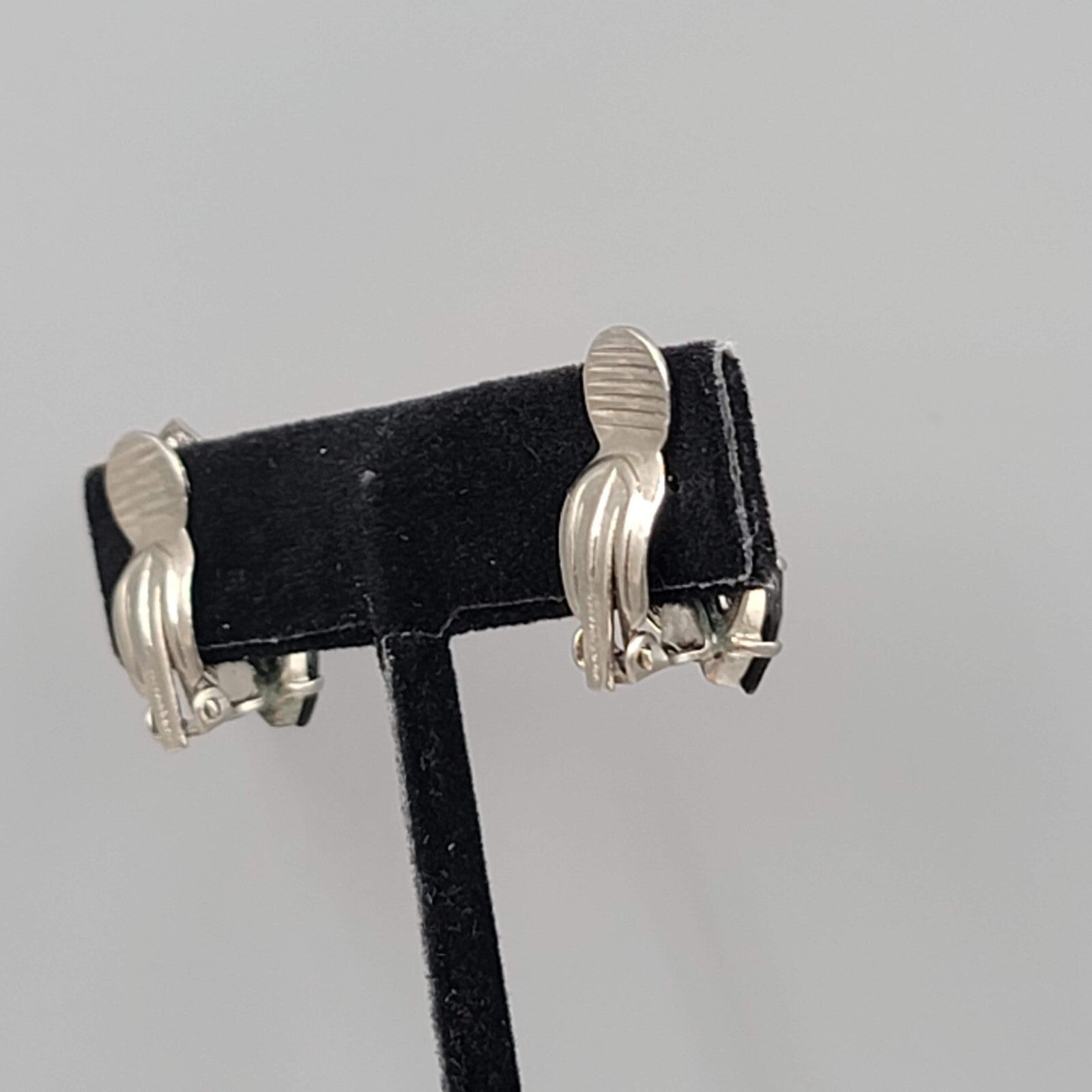 Vintage Filigree Black Rhinestone Clip on Earrings Silver tone 3/4"