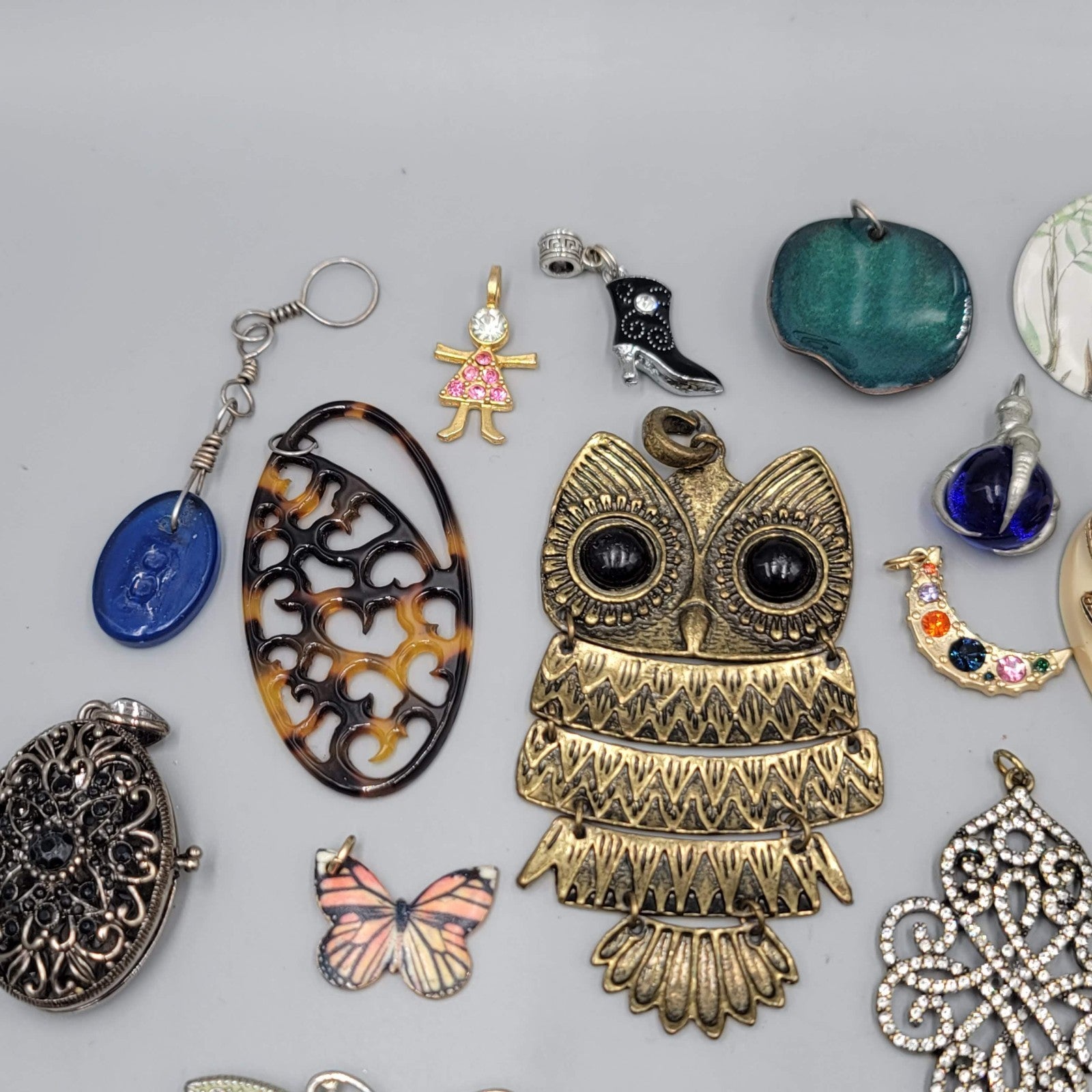 All FUN Modern Pendant Lot of 40 Animals Art Funky Statement Various Styles