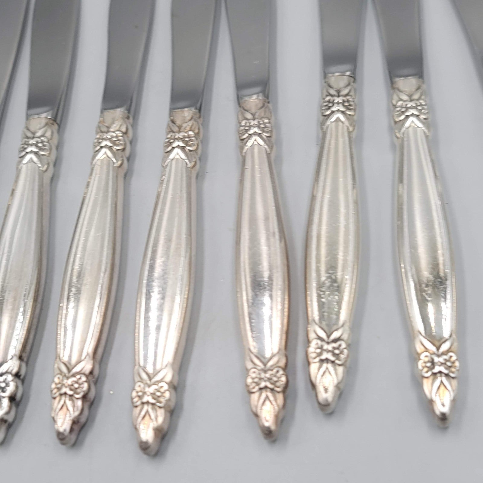 1847 Rogers Bros International Silver Plate Garland Lot of 10 Dinner Knives