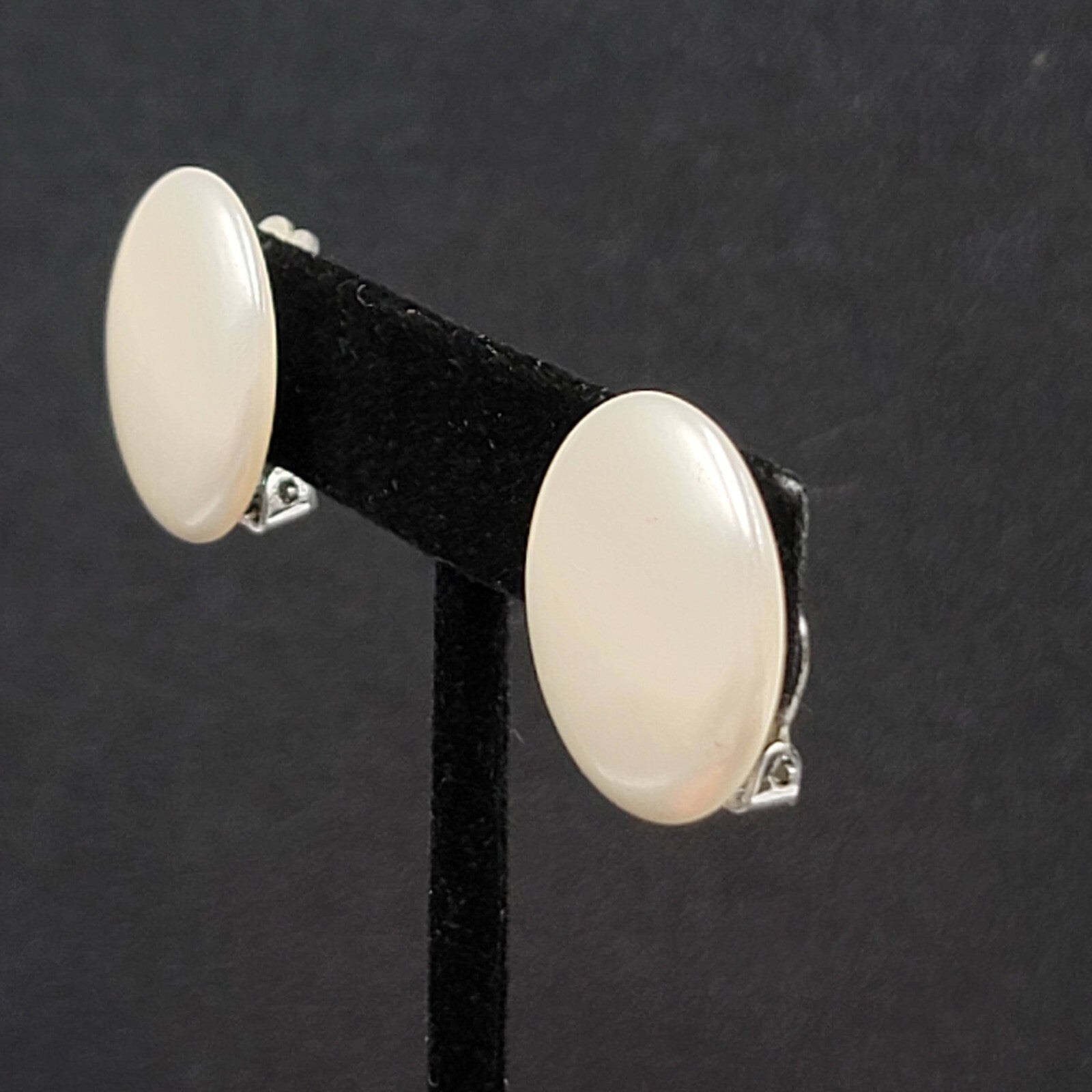 Vintage Clip on Earrings White Satin Finish Round 7/8"
