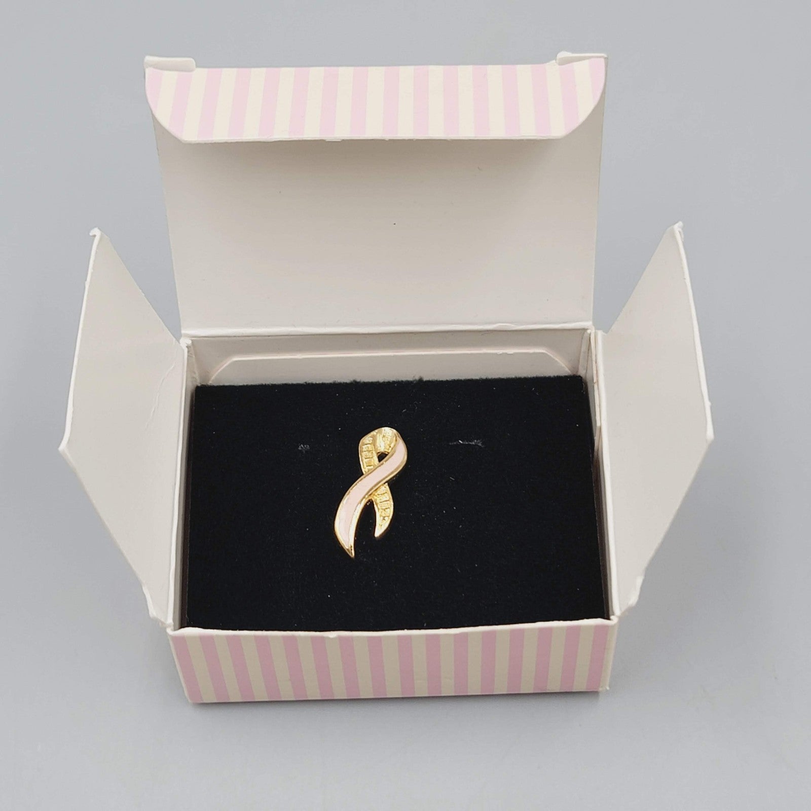 Vintage Avon Breast Cancer Awareness Ribbon Pin Gold Tone 1996 Boxed NOS Gift