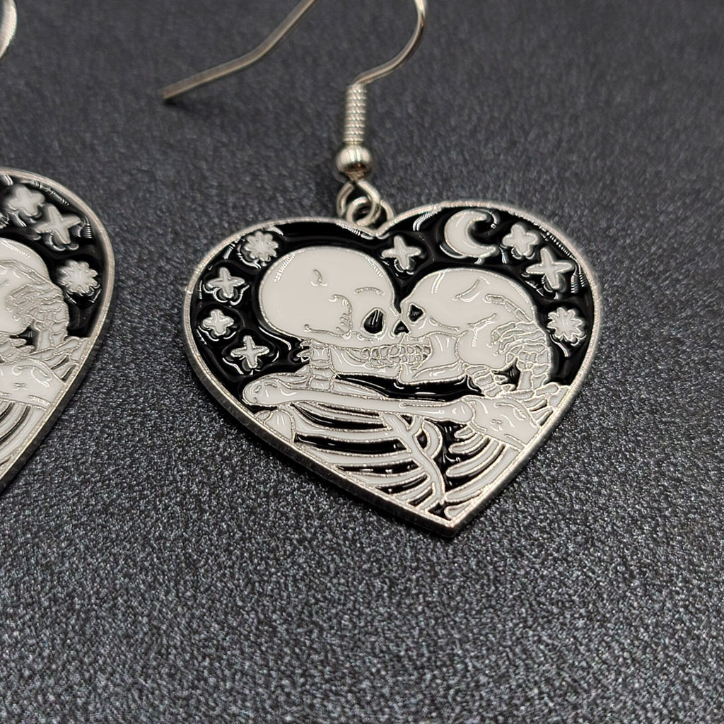 Kissing Skeletons Pierced Earrings Silver tone Black White Enamel Heart 1"